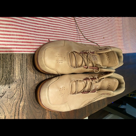 LeBron 1 Air Zoom Generation - Picture 2 of 4